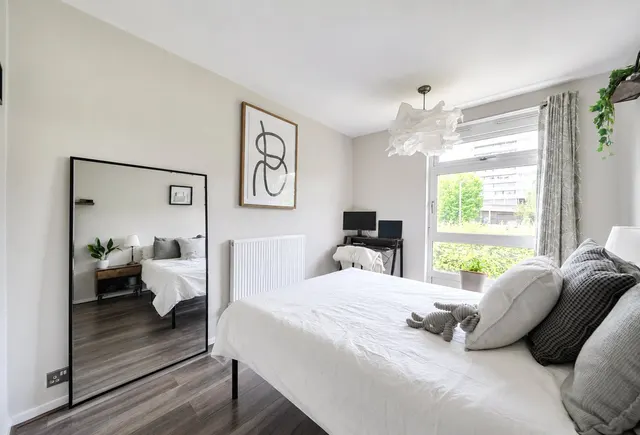 Photo 3 — Bell Drive, London, SW18 5PZ