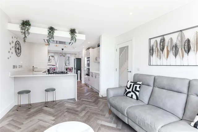 Photo 3 — Calder East Drive, Bishopbriggs, Glasgow, East Dunbartonshire, G64