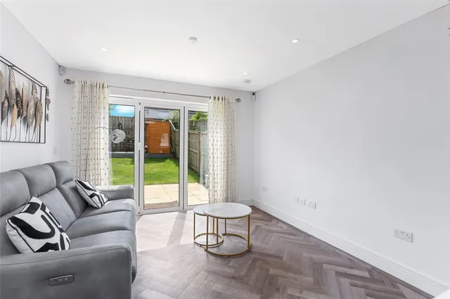 Photo 2 — Calder East Drive, Bishopbriggs, Glasgow, East Dunbartonshire, G64