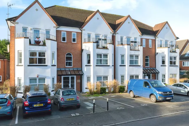 Halton Road, Kenley, Surrey, CR8, photo 1