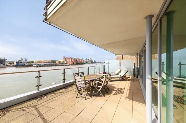 Juniper Drive, London, SW18, photo 1