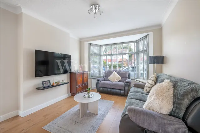 Cheviot Gardens, London, NW2, photo 3
