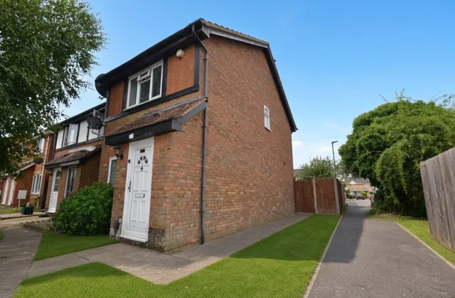Trevithick Close, Feltham, photo 1