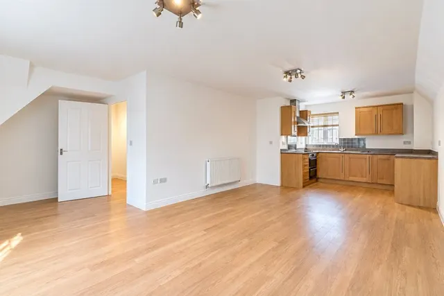 with 1 bedroom in Weavers Close, Great Dunmow, CM6, photo 2
