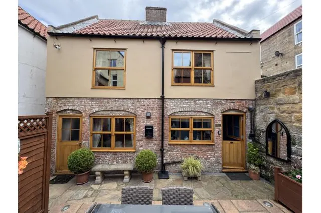 Oswy Square, Whitby, YO21, photo 1