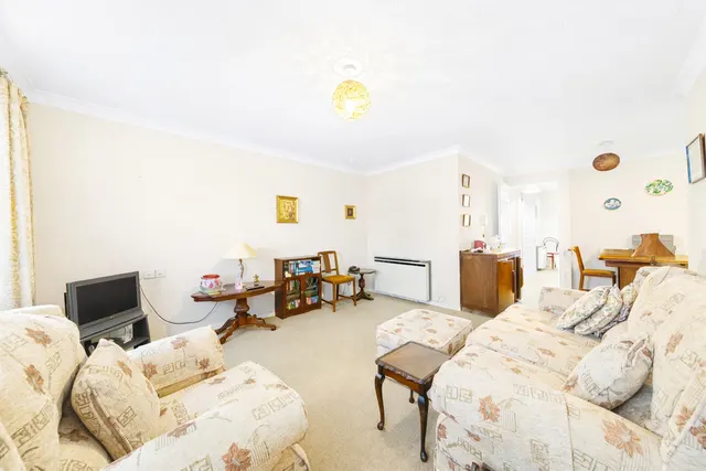 Photo 2 — Auriol Drive, Hillingdon, UB10