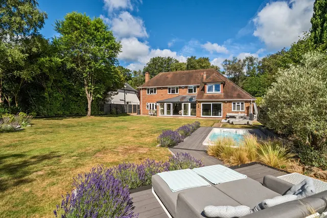 Knowle Grove, Virginia Water, GU25, photo 1