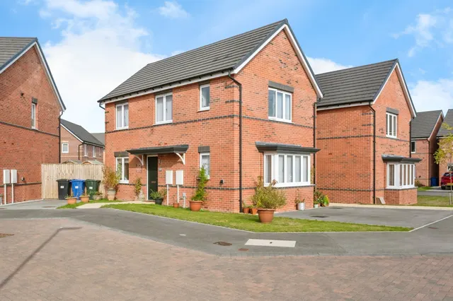 Shield Close, Hatfield, DN7, photo 1
