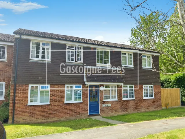 Horsham, RH12, photo 1