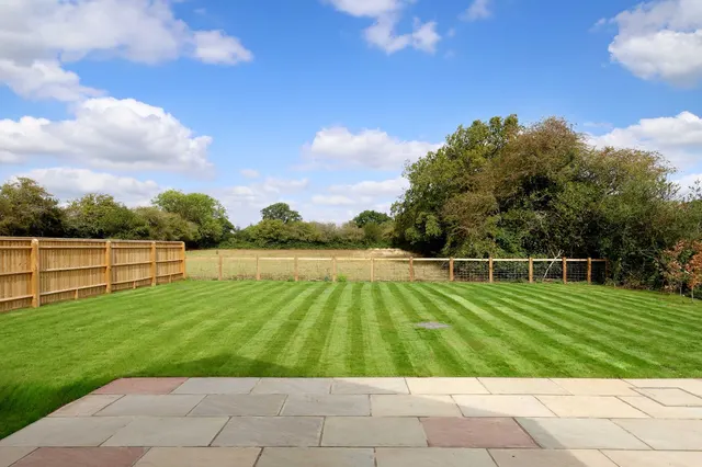Rookery Meadow, Holmer Green, HP15, photo 3