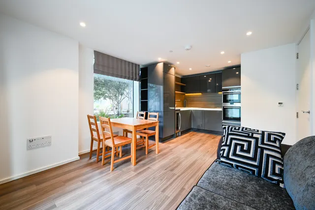 Buckhold Road, London, SW18, photo 1
