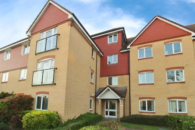 Bower Way, Slough, photo 1