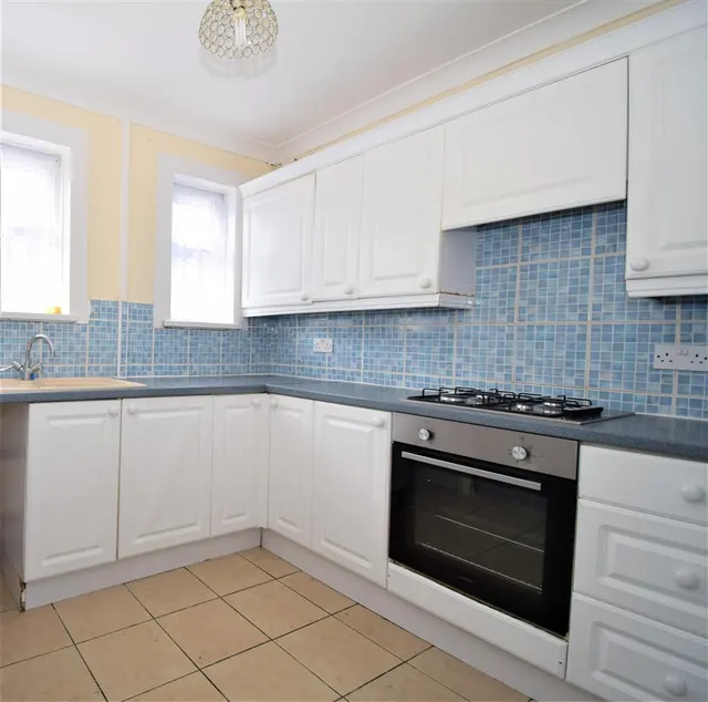 Photo 3 — Crescent Road, Dagenham