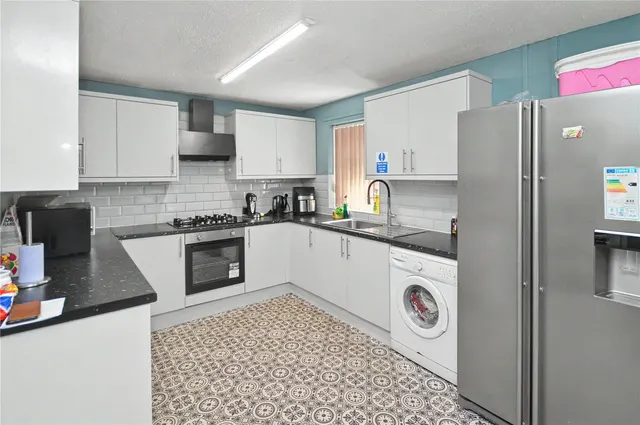 Rocheford Grove, Leeds, LS10, photo 2