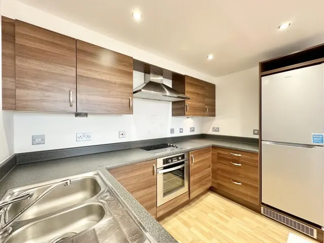 Southwell Park Road, Camberley, GU15, photo 2