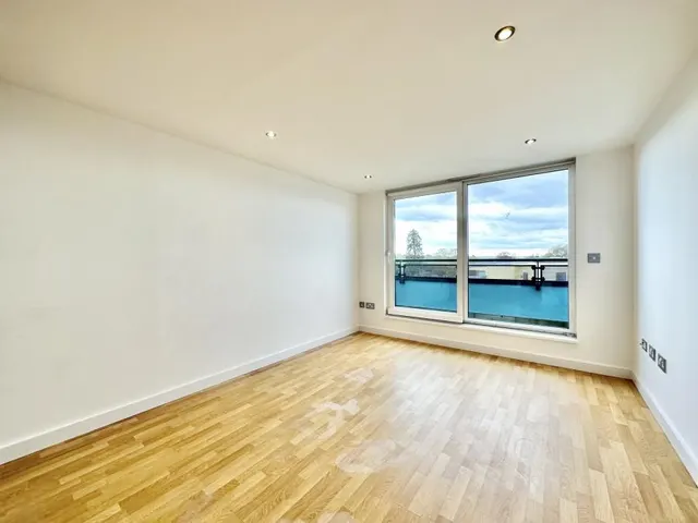 Southwell Park Road, Camberley, GU15, photo 3