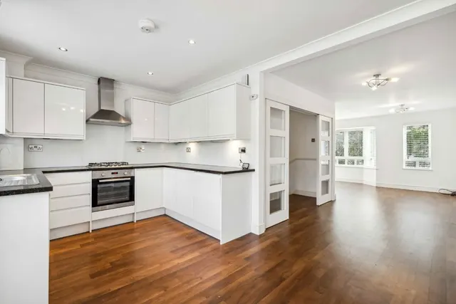 May Bate Avenue, KT2, photo 2