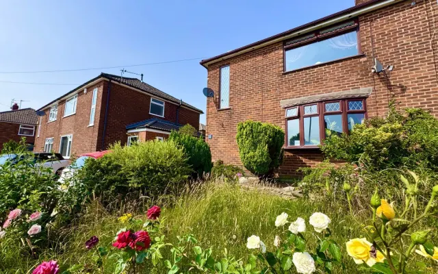 Lynton Way, Windle, photo 1