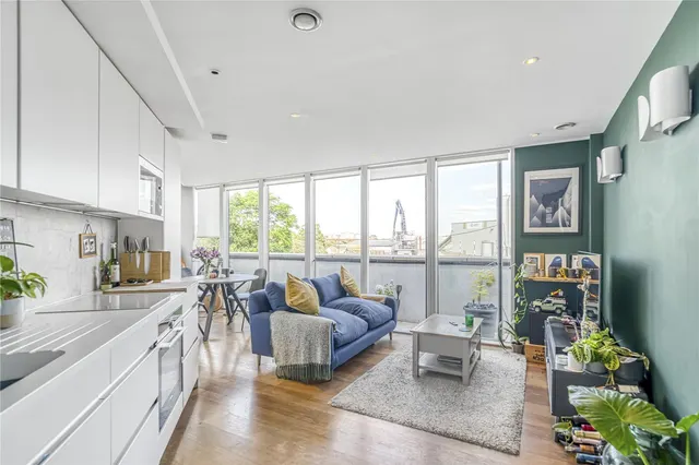 Queenstown Road, Battersea, SW8, photo 1