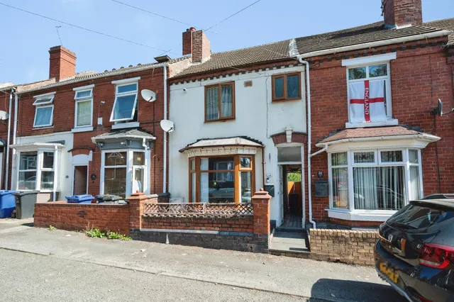 Crescent Road, Dudley, photo 1