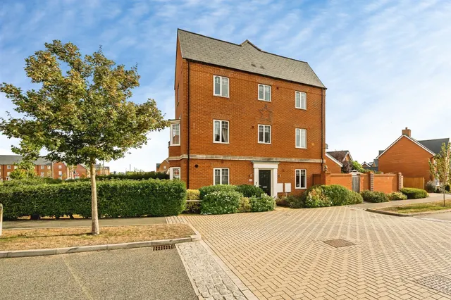 Barge Crescent, Broughton, HP22, photo 1