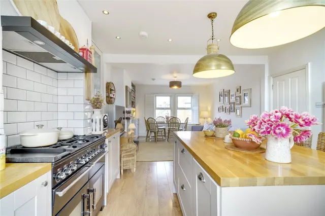 Battersea Rise, London, SW11, photo 1
