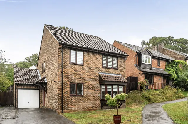 Reedham Drive, Purley CR8 4DS, photo 1