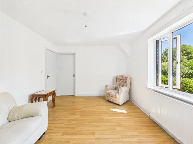 Memorial Road, Hanham, BS15, photo 3