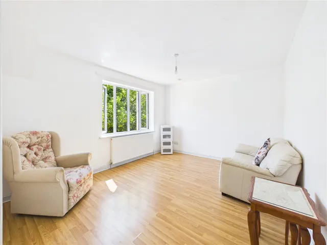Memorial Road, Hanham, BS15, photo 2