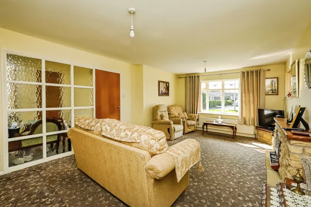 Longfield Drive, Ravenfield, S65, photo 3