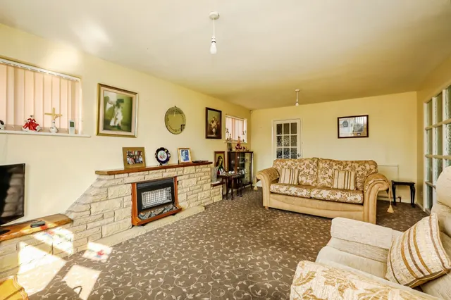 Longfield Drive, Ravenfield, S65, photo 2