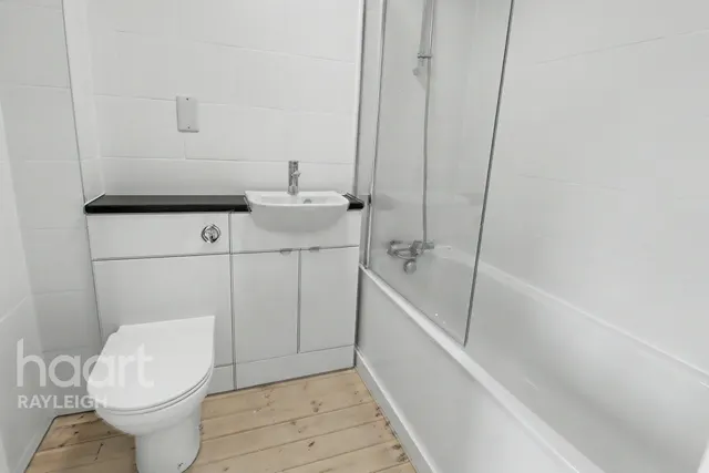 Fairview Crescent, Rayleigh, SS6, photo 3