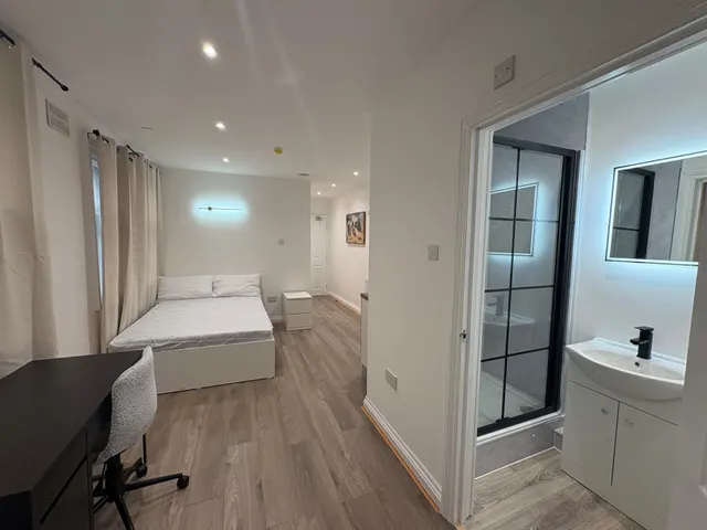 Commercial Street, Newport, NP20, photo 3