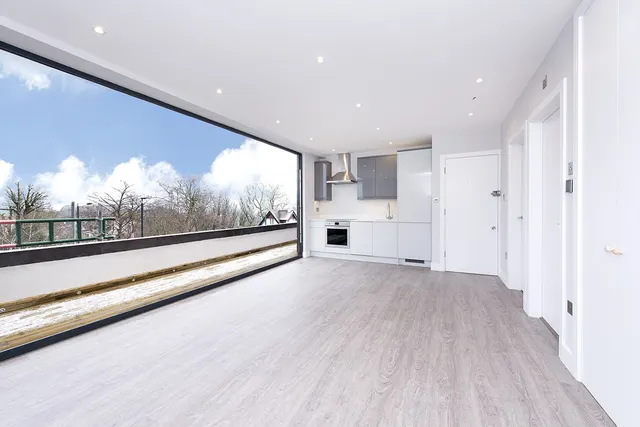 Photo 2 — Archway Road, Highgate, N6 4EJ