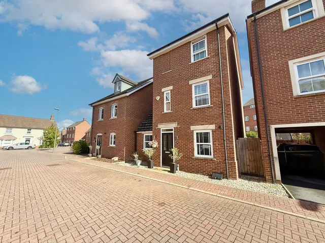 Clay Gardens, Woburn Sands MK17 8FH, photo 1