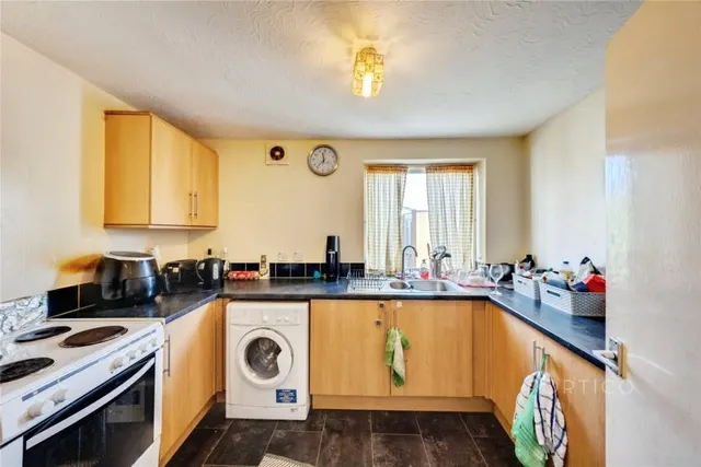 Grimsby Grove, London, E16, photo 2
