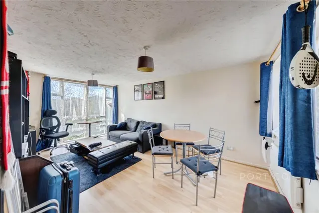 Grimsby Grove, London, E16, photo 3
