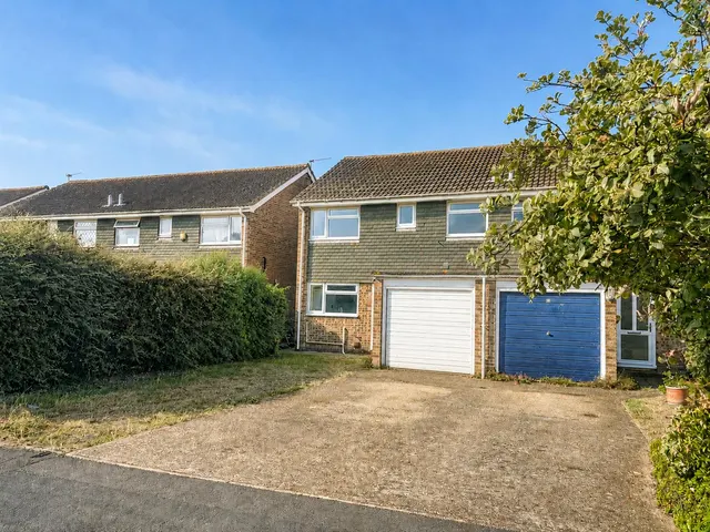 Aylesbury Avenue, Eastbourne, BN23 6AG, photo 1
