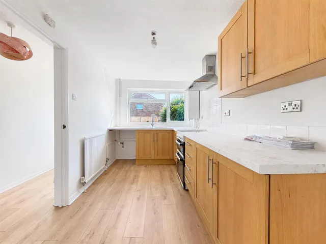 Photo 3 — Aylesbury Avenue, Eastbourne, BN23 6AG