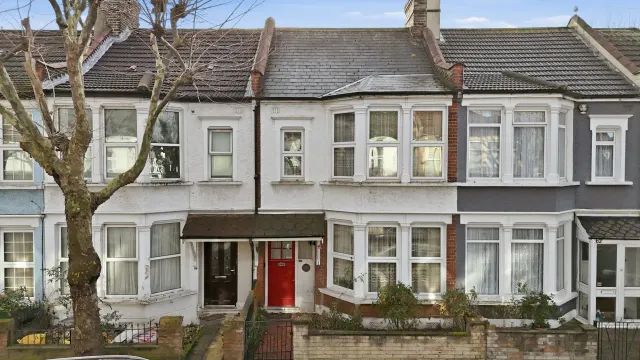 Montpelier Gardens, London, E6, photo 1