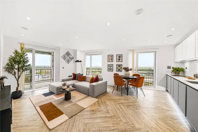 2 bedroom flat, Courthouse Way, London, SW18