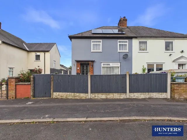 Moor Crescent, Longtown, CA6 5UQ, photo 1