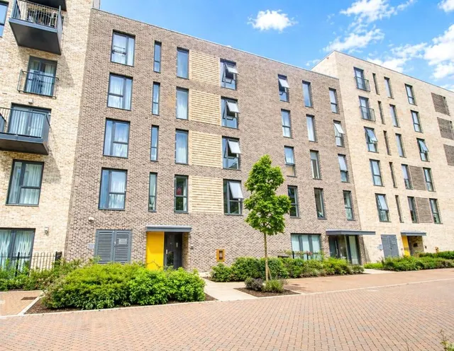 Telegraph Avenue, London, NW9, photo 1