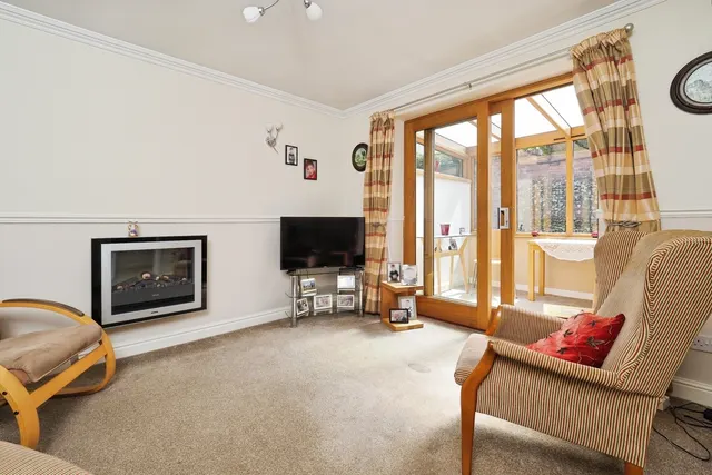 Black Swan Close, Woodthorpe, NG5, photo 2