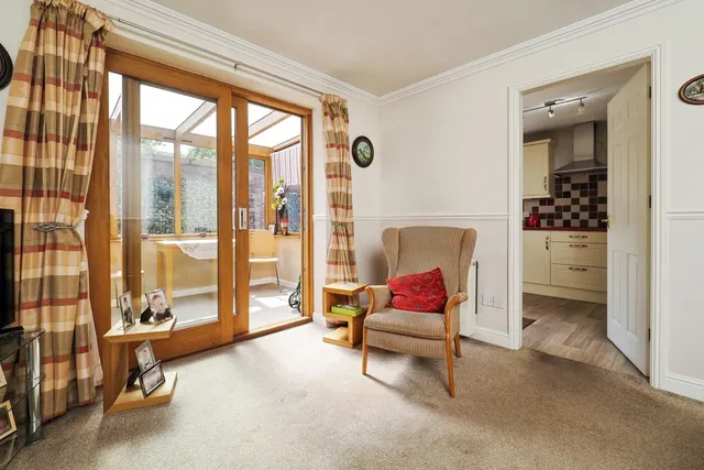 Black Swan Close, Woodthorpe, NG5, photo 3