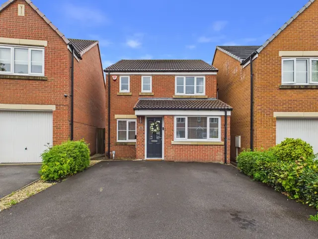 3 bedroom house, Lawefield Way, Wakefield, WF2