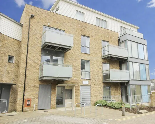 Photo 2 — Snowdrop Mews, Pinner HA5 3WW