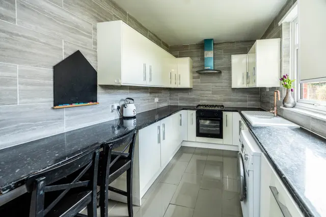 Penistone Road, Huddersfield, HD5, photo 3