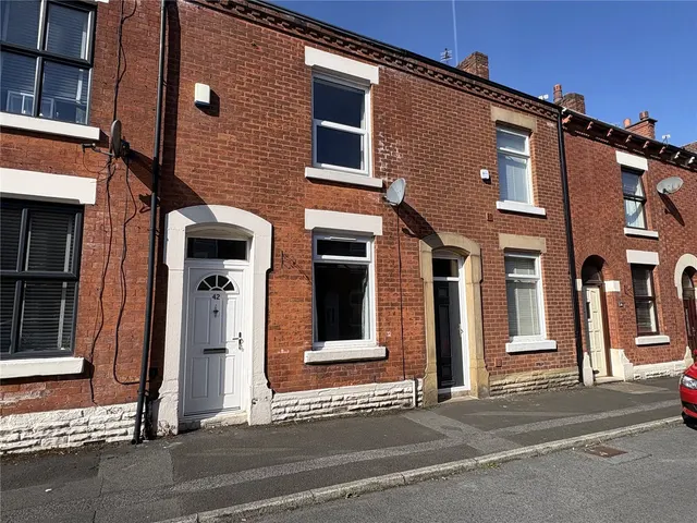 Cecil Street, Stalybridge, SK15, photo 2