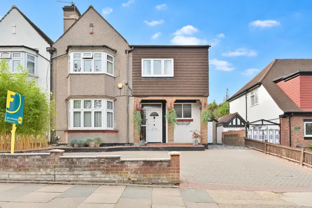 Harrow, HA3, photo 1